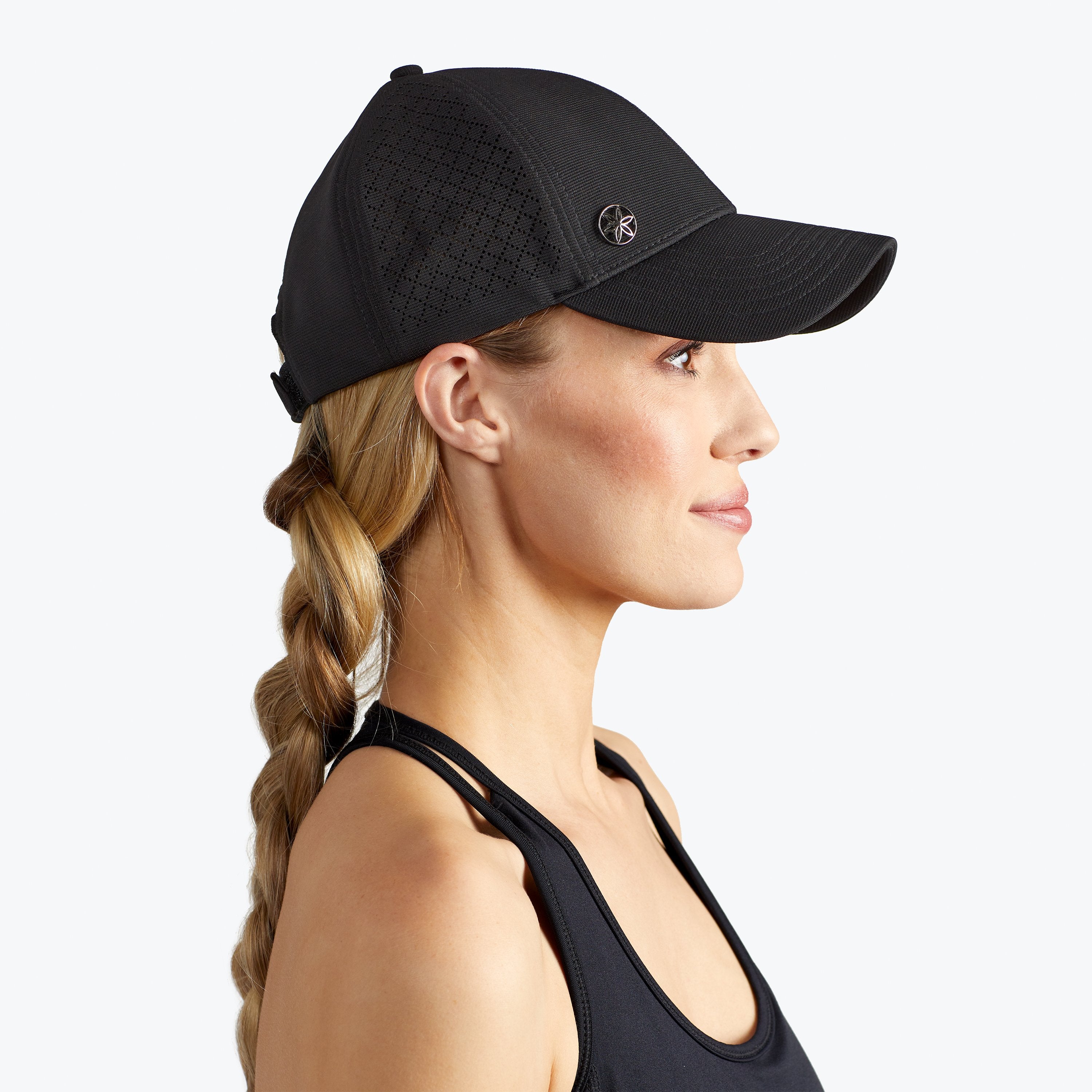 Wander Breathable Geo Hat black on model shot side view